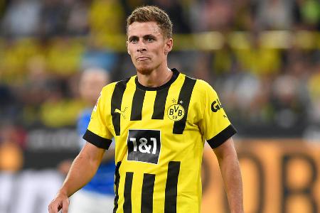 Thorgan Hazard (ab 61.) - Note: 3,5 - Bäumte sich nach der Einwechslung auf und strahlte durchaus den Willen aus, etwas zu bewirken. Blieb vor dem Tor aber glücklos. Traf aus kürzester Distanz das leere Tor nicht (76.).