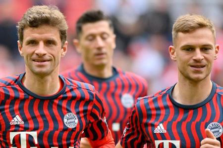 Thomas Müller und Joshua Kimmich positiv auf Coronavirus getestet Thomas Müller und Joshua Kimmich positiv auf Coronavirus getestet