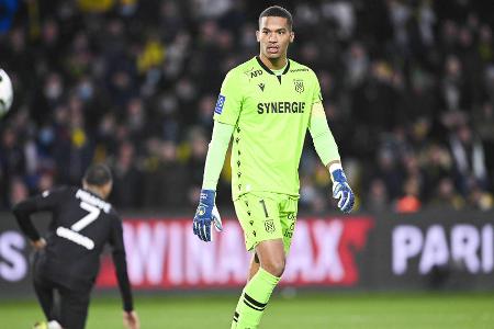 Alban Lafont - Der Franzose Alban Lafont ist erst der zweite Torwart, der von der 'L’Équipe' mit der Bestnote ausgezeichnet wird. Beim 3:1-Erfolg seines FC Nantes gegen Paris Saint-Germain Mitte Februar 2022 sorgt der in Burkina Faso geborene Keeper mit unfassbaren Paraden dafür, dass die PSG-Stars verzweifeln und lediglich Neymar ein Tor erzielt.