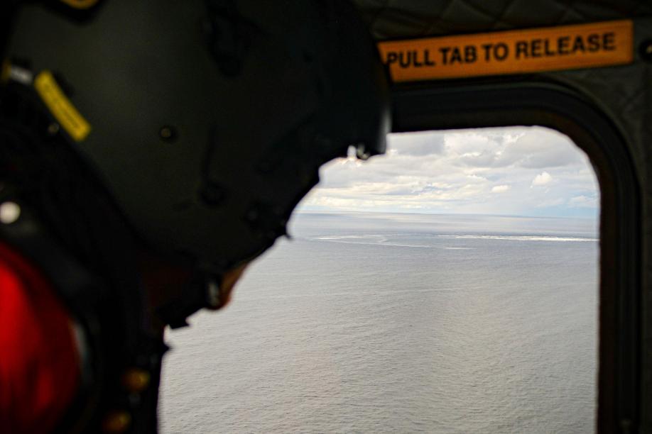 Blick auf das Gasleck in der Ostsee von einem Hubschrauber der dänischen Streitkräften aus.