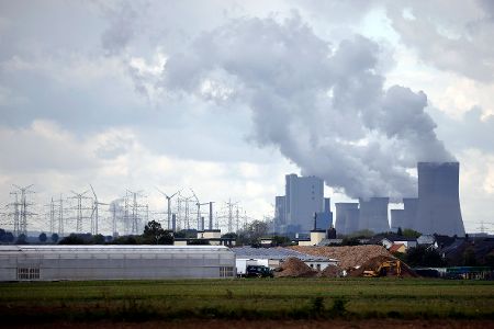 Strom-Konzerne müssen übermäßige Gewinne an Staat abgeben