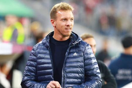 FC Bayern vs. Viktoria Pilsen: Die bestätigte Aufstellung - Am Dienstagabend (18:45 Uhr) trifft der FC Bayern in der Champions League auf den tschechischen Vertreter Viktoria Pilsen. Nach zwei Siegen zum Auftakt der Königsklasse wollen die Münchner auch den letzten Gruppengegner schlagen. Doch die Corona-Ausfälle von Joshua Kimmich und Thomas Müller bereiten Sorgen. So wird das Duo ersetzt! Die bestätigte Aufstellung zum Durchklicken: FC Bayern vs. Viktoria Pilsen: Die bestätigte Aufstellung - Am Dienstagabend (18:45 Uhr) trifft der FC Bayern in der Champions League auf den tschechischen Vertreter Viktoria Pilsen. Nach zwei Siegen zum Auftakt der Königsklasse wollen die Münchner auch den letzten Gruppengegner schlagen. Doch die Corona-Ausfälle von Joshua Kimmich und Thomas Müller bereiten Sorgen. So wird das Duo ersetzt! Die bestätigte Aufstellung zum Durchklicken: