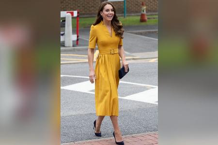 Sonniges Outfit! Prinzessin Kate besucht eine Entbindungsstation