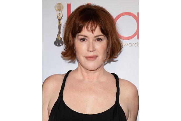 …'Riverdale'-Star Molly Ringwald hatte nur ein paar Kurzgeschichten im Sinn, als daraus eine größere Sache wurde, nämlich ein Roman. Schon seinen…