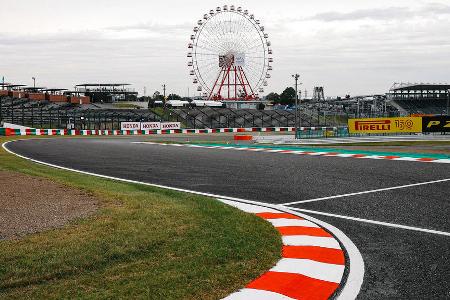 Die Trainingsbestzeiten beim Großen Preis von Singapur - Am Wochenende gastiert die Formel 1 in Japan. Am Freitag erschwerten regnerische Bedingungen die ersten beiden Sessions auf dem Suzuka Circuit. Besonders Mercedes und Alpine stachen auf nassem Belag hervor. Das sind die Trainingsbestzeiten aller Fahrer: Die Trainingsbestzeiten beim Großen Preis von Singapur - Am Wochenende gastiert die Formel 1 in Japan. Am Freitag erschwerten regnerische Bedingungen die ersten beiden Sessions auf dem Suzuka Circuit. Besonders Mercedes und Alpine stachen auf nassem Belag hervor. Das sind die Trainingsbestzeiten aller Fahrer: