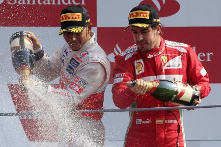 Diese Formel-1-Stars absolvierten die meisten Runden - Fernando Alonso und Lewis Hamilton zählen zu den absoluten Formel-1-Dauerbrenner und fleißigsten Rundensammlern der Königsklassen-Geschichte. Beide stehen im Ranking der 'Runden-Könige' weit vorne. Ebenfalls in der Top 10 rangiert Sebastian Vettel, der zum Ende seiner Karriere sogar noch einen Platz gutmachen könnte. Die Top 10 zum Durchklicken: Diese Formel-1-Stars absolvierten die meisten Runden - Fernando Alonso und Lewis Hamilton zählen zu den absoluten Formel-1-Dauerbrenner und fleißigsten Rundensammlern der Königsklassen-Geschichte. Beide stehen im Ranking der 'Runden-Könige' weit vorne. Ebenfalls in der Top 10 rangiert Sebastian Vettel, der zum Ende seiner Karriere sogar noch einen Platz gutmachen könnte. Die Top 10 zum Durchklicken: