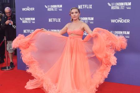 Florence Pugh hatte in den letzten Wochen bei den Premieren für 'Don't Worry Darling' stets so ausgesehen, als wäre sie am liebsten anderswo - doch in London strahlte die Schauspielerin wieder, als sie...