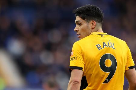 Raúl Jiménez (Wolverhampton Wanderers) - Vertrag bis 2024 - Raúl Jimenez soll schon bei der Suche nach einem Ersatz für Torjäger Robert Lewandowski ins Visier des FC Bayern geraten sein. Das berichtete das Portal 'elfutbolero.us' im Sommer mit Verweis auf 'verschiedene Quellen'. Weitere Spekulationen um den Mexikaner gab es seitdem aber nicht.