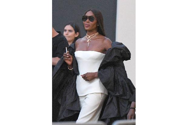Naomi Campbell sorgte im Mai 2021 für Schlagzeilen, als sie im Alter von 51 Jahren die Geburt ihrer Tochter verkündete. Bis heute ist unklar, ob sie durch eine Leihmutter zur Welt kam.