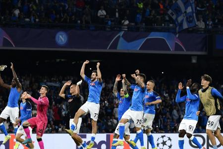 Brügge und Neapel im Achtelfinale - Lewandowski verhindert Barca-K.o. Brügge und Neapel im Achtelfinale - Lewandowski verhindert Barca-K.o.