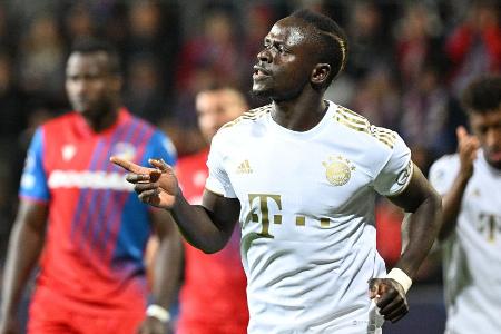 ANGRIFF: Sadio Mané - Note: 2,0 - Riss sich auf der linken Seite wie schon im Hinspiel immer wieder los. Gegen seine Antrittsschnelligkeit fand der Gegner einfach keine Mittel. Leitete deshalb viele gefährliche Angriffe mit ein. Brachte die Münchner nach tollem Doppelpass in Führung (10.). Blieb auch danach einer der aktivsten Bayern-Spieler.