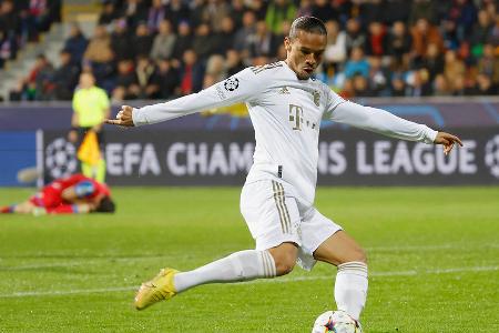 Leroy Sané (bis 70.) - Note: 1,5 - Bot erneut einen sehr ansprechenden Auftritt in der Königsklasse an und strotzte nur so vor Spielfreude. Löste zahlreiche Situationen trickreich auf und bot fast bei jedem Ballkontakt tolle Lösungen an. Leitete das 2:0 und das 4:0 mit genialen Schnittstellenpässen ein. Vor dem Tor fehlte ihm etwas das Glück, sodass er in dieser Saison erstmals ohne Tor in der Königsklasse blieb.
