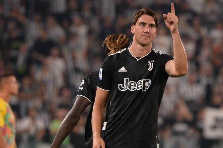 Dusan Vlahovic (Juventus) - Vertrag bis 2026 - Als heißer Kandidat gilt auch Dusan Vlahovic. Da Juve den Serben aber langfristig an sich gebunden hat, soll eine mögliche Verpflichtung aus Bayern-Sicht 'finanziell derzeit absolut nicht vorstellbar' sein, wie Christian Falk in seinem Podcast 'Bayern-Insider' betonte.