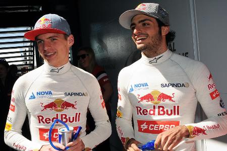Punktsieg im teaminternen Duell - Seinen Teamkollegen Carlos Sainz hat Verstappen in seiner Debütsaison im Griff. Mehr noch: Sowohl in Ungarn als auch in den USA verpasst der Niederländer das Treppchen als Vierter nur denkbar knapp. Dabei ist der Toro Rosso dem Material der Konkurrenz eigentlich nicht gewachsen.