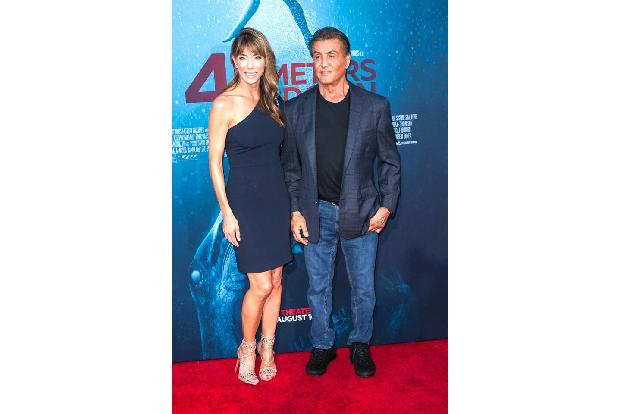 …Sylvester Stallone vor Kurzem ein Tattoo seiner Frau mit dem Bild seines Hundes überstechen lassen. Als daraufhin gemunkelt wurde, dass eine Scheidung bevorstünde, kam zunächst ein Dementi: Herr Stal ...