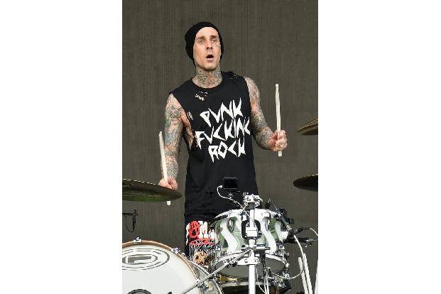 Dass Travis Barker sich die Mühe gemacht hat, ein Tattoo mit den Initialen seiner Ex-Frau Shanna Moakler überstechen zu lassen, verwundert — es war ohnehin unter den unzähligen anderen Bildchen kaum a ...