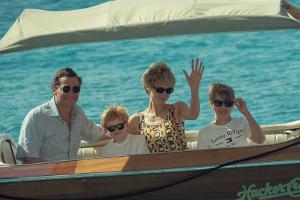 "The Crown"-Bilder: Diana, Charles und die Kinder machen Bootstour