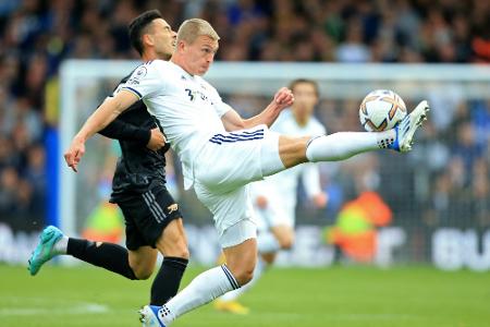 Arsenal-Duell wegen technischer Probleme unterbrochen Arsenal-Duell wegen technischer Probleme unterbrochen