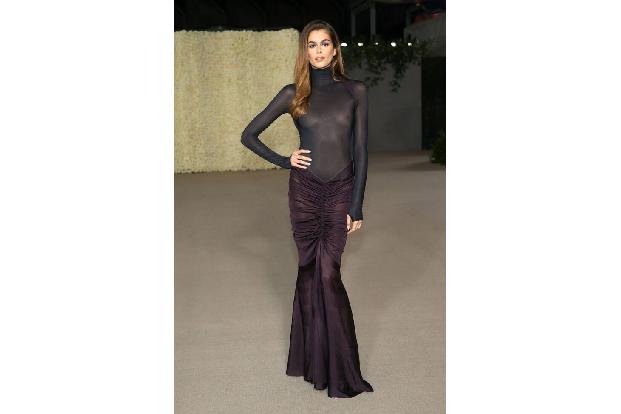 Ganz die Mama: Cindy Crawfords Tochter Kaia Gerber strahlte in einem Kleid von Alaia schlichte Eleganz aus.