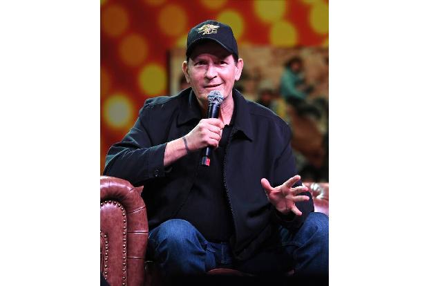 Zuviel Rock'n'Roll: Charlie Sheen darf nicht mehr im Plaza Hotel in New York City absteigen, denn dort zerlegte er einst splitterfasernackt im Drogeneinfluss eine ganze Suite. Die Polizei musste anrücken. Nicht wirklich überraschend.