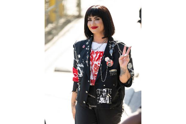 Demi Lovato probierte einst die Promi-App Raya und warf ein weites Netz aus: 