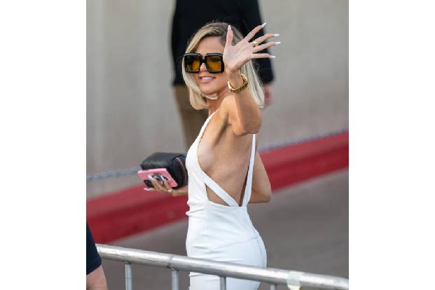 Khloé Kardashian ist mit ihrem Nachbarn Travis Barker verlobt, doch zuvor hatte sie sich gemeinsam mit einer Freundin bei OKCupid angemeldet und dort Stunden verbracht: 