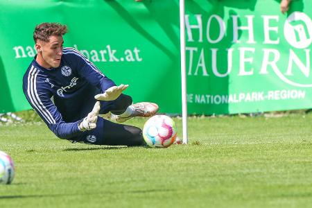 TOR: Justin Heekeren (180.000 Euro von RW Oberhausen) | Note: - - Läuft als Stammtorwart der U23 in der Regionalliga West auf. Gilt als langfristiges Projekt für die Königsblauen und möglicher Stammkeeper der Zukunft.