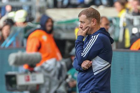 Das Zwischenzeugnis der Schalker Neuzugänge - Nach neun Spieltagen in der Bundesliga ist beim FC Schalke 04 von der Aufstiegs-Euphorie nichts mehr zu spüren, die Knappen stecken tief im Keller fest. Das hängt auch mit den bisher überwiegend enttäuschenden Neuzugängen zusammen. Das Zwischenzeugnis der königsblauen Sommer-Transfers: Das Zwischenzeugnis der Schalker Neuzugänge - Nach neun Spieltagen in der Bundesliga ist beim FC Schalke 04 von der Aufstiegs-Euphorie nichts mehr zu spüren, die Knappen stecken tief im Keller fest. Das hängt auch mit den bisher überwiegend enttäuschenden Neuzugängen zusammen. Das Zwischenzeugnis der königsblauen Sommer-Transfers:
