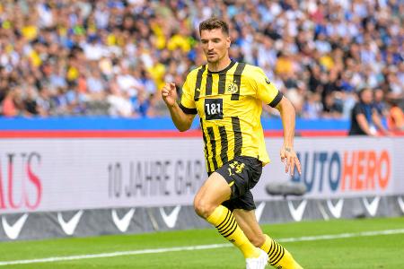 ABWEHR: Thomas Meunier (bis 62.) - Note: 3,5 - Hatte in Hannovers Drangphase seine Mühe mit Muroya und Nielsen. Ein ums andere Mal ging es da zu schnell für den Belgier. Der Ball, den Julian Brandt vor dem 1:0 artistisch zu Moukoko weiterleitete, kam aber von ihm. Musste nach einem Ellbogencheck verletzt raus.