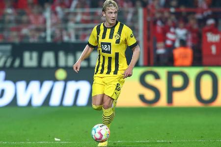 Julian Brandt (bis 62.) - Note: 3,5 - Technisch verdiente sich Brandts Hackenvorarbeit aus der Luft vor dem 1:0 nicht ganz die Note 1. Die Idee war aber exzellent - und noch wichtiger: Der Ball kam bei Moukoko an. Fiel anschließend etwas ab. Suchte fast nie selbst den Abschluss.