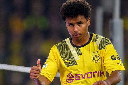 Karim Adeyemi (ab 68.) - Note: 5,0 - Konnte nach seiner Einwechslung keine großen Akzente setzen. Zumindest keine positiven: Mit der Roten Karte wegen einer Notbremse leistete er seiner Mannschaft einen Bärendienst. Glück für den BVB, dass sich das Foul außerhalb des Strafraums ereignete und es somit nur Freistoß statt Elfmeter gab.