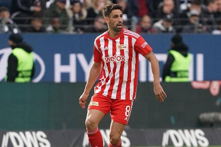 Rani Khedira - Note: 2,0 - Stopfte im Zentrum viele Lücken und stoppte wiederholt gefährliche Angriffe der Dortmunder mit viel Umsicht. Nahm der Borussia durchs Zustellen der Passwege teilweise alle Ideen. Hielt sich im Vorwärtsgang etwas zurück.