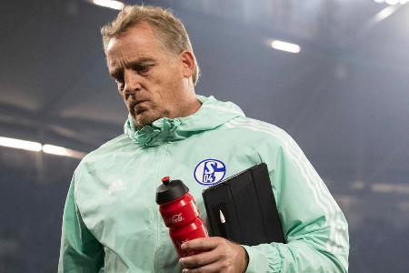 Mike Büskens - Wie oft Mike Büskens schon als Interimslösung eingesprungen ist, kann er vermutlich selbst nicht mehr mitzählen. Erst Anfang März übernahm der 54-Jährige den Posten des entlassenen Dimitrios Grammozis. Sechs Punkte fehlten Schalke am 25. Spieltag auf den Relegationsplatz. Doch Büskens führte seinen Herzensklub zum vorzeitigen Aufstieg. Danach schlüpfte er wieder in die Rolle des Co-Trainers.