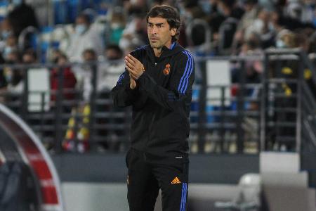 Raúl González - Dass Raúl im Spätherbst seiner Karriere noch zwei Saisons auf Schalke zauberte, hat im Pott bis heute niemand vergessen. Seit 2019 trainiert der 45-Jährige die zweite Mannschaft seines Heimatsklubs Real Madrid. Nimmt sich Raúl jetzt ein Beispiel an Xabi Alonso, der vor kurzem bei Bayer Leverkusen anheuerte?