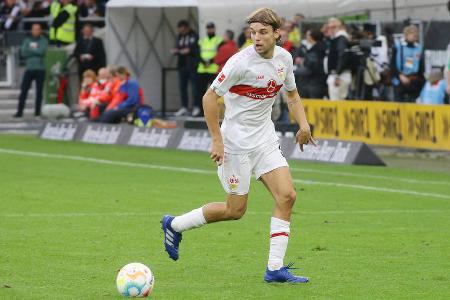 Borna Sosa - Note: 4,0 - Verteidigte auf der linken Seite unaufmerksam. Ließ vor dem 0:1 die Außenbahn komplett offen. Machte es auch in der Folge gegen Adeyemi und Süle spannend. Glich die defensiven Schwächen aber mit der Zeit durch hohen Aufwand mit dem Leder aus. War phasenweise der kreativste Spieler seiner Farben. Zu einer Torbeteiligung fehlte nicht viel.