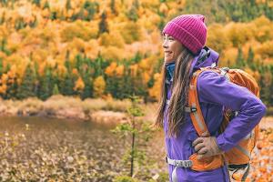 Wandern im Herbst und Winter: Das gehört in den Rucksack