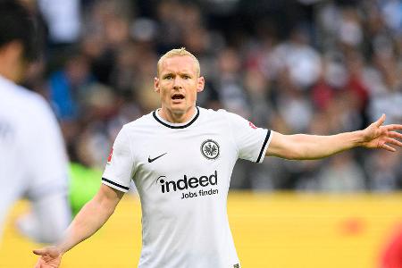 Sebastian Rode (bis 72.) - Note: 4,0 - Stieß gegen quirlige und antrittsschnelle Gegenspieler teilweise an seine Grenzen. Bekam dort zu selten Zugriff und musste dann manchmal zum Foul greifen. Erfüllte seinen Job deshalb nur mit Einschränkungen.