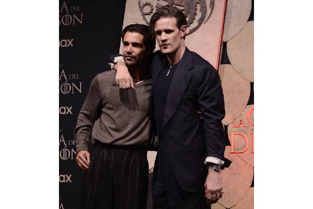 Im 'Game Of Thrones'-Prequel 'House of the Dragon' stehen sich Matt Smith alias Daemon Targaryen und Fabien Frankel als Criston Cole als erbitterte Widersacher gegenüber, doch im wahren Leben sind bei ... Im 'Game Of Thrones'-Prequel 'House of the Dragon' stehen sich Matt Smith alias Daemon Targaryen und Fabien Frankel als Criston Cole als erbitterte Widersacher gegenüber, doch im wahren Leben sind bei ...