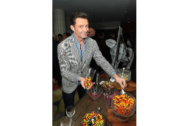 …und Hugh Jackman ist sogar davon überzeugt, dass er Russell Crowe seine Karriere verdankt, denn der habe ihm bei seinen wichtigsten Rollen mit Rat und Tat zur Seite gestanden.