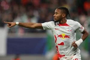 "Für meinen Sohn": Nkunku jubelt mit rotem Ballon