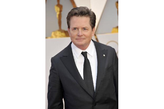 Michael J. Fox' zweiter Name ist Andrew — ein J. kommt in seinem Geburtsnamen gar nicht vor. Michael A. Fox änderte den Buchstaben später als Hommage an den Darsteller Michael J. Pollard.