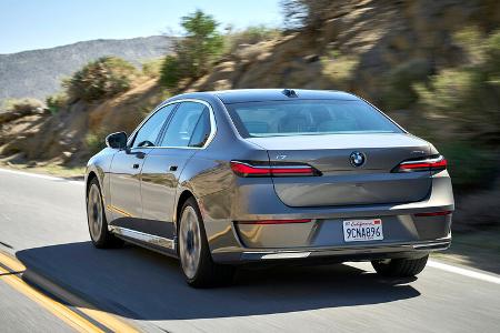 BMW i7