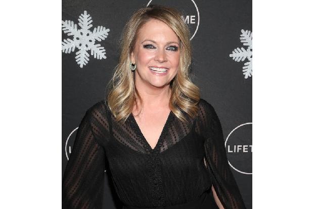 Auch Schauspielerin Melissa Joan Hart kannte Aaron aus jungen Jahren. Der Star aus 'Sabrina – Total verhext' postete zu einem Bild, das sie und Aaron als Jugendliche zeigt: 