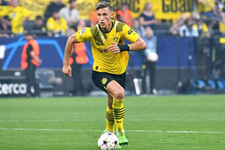 Nico Schlotterbeck - Note: 4,5 - Hatte seine Zone zunächst etwas besser im Griff als Hummels, seine Zweikampf-Bilanz war insgesamt gut. Verlor später aber mehrfach auf unfassbare Weise den Ball und leitete damit gefährliche Szenen ein.