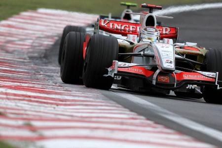 P16: Adrian Sutil (Force-India-Ferrari) - + 2 Runden
