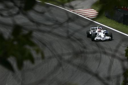 P11: Robert Kubica (BMW-Sauber) - + 1 Runde