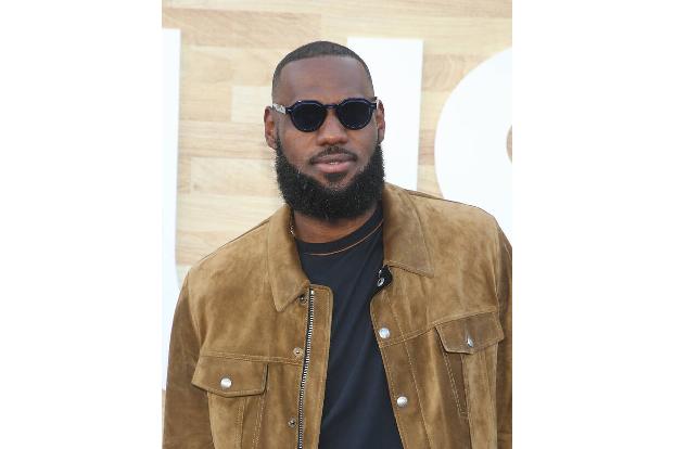 Tatsächlich soll rassistische Beleidigungen binnen 12 Stunden nach der Übernahme um 500% zugenommen haben, berichtete die Washington Post. Das bewegte auch Basketball-Star LeBron James dazu, über eine ...