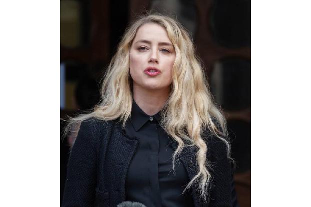 Amber Heard machte sich ebenfalls aus dem Staub – aber ob das womöglich eher damit zu tun hat, dass Elon Musk ihr Ex-Freund ist, konnte noch nicht eindeutig geklärt werden.