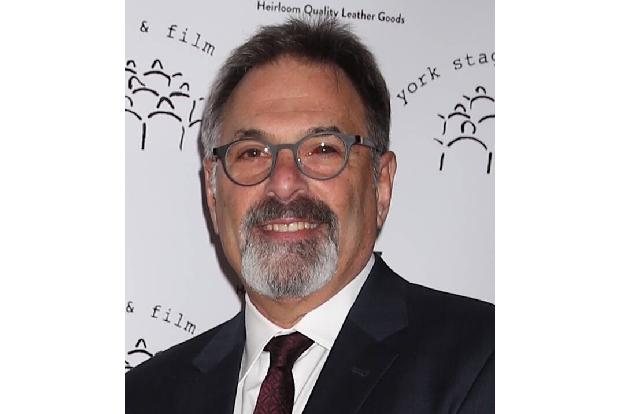 Serienstar ('Die besten Jahre'), Regisseur und Produzent Ken Olin erklärte ohne großen Kommentar: 