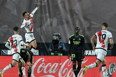 Erste Niederlage: Real verliert Platz eins an Barca Erste Niederlage: Real verliert Platz eins an Barca